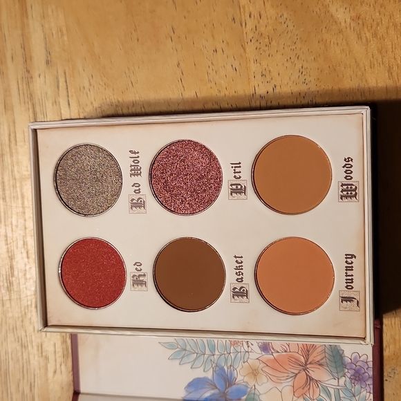 Eyeshadow - Picture 2 of 3